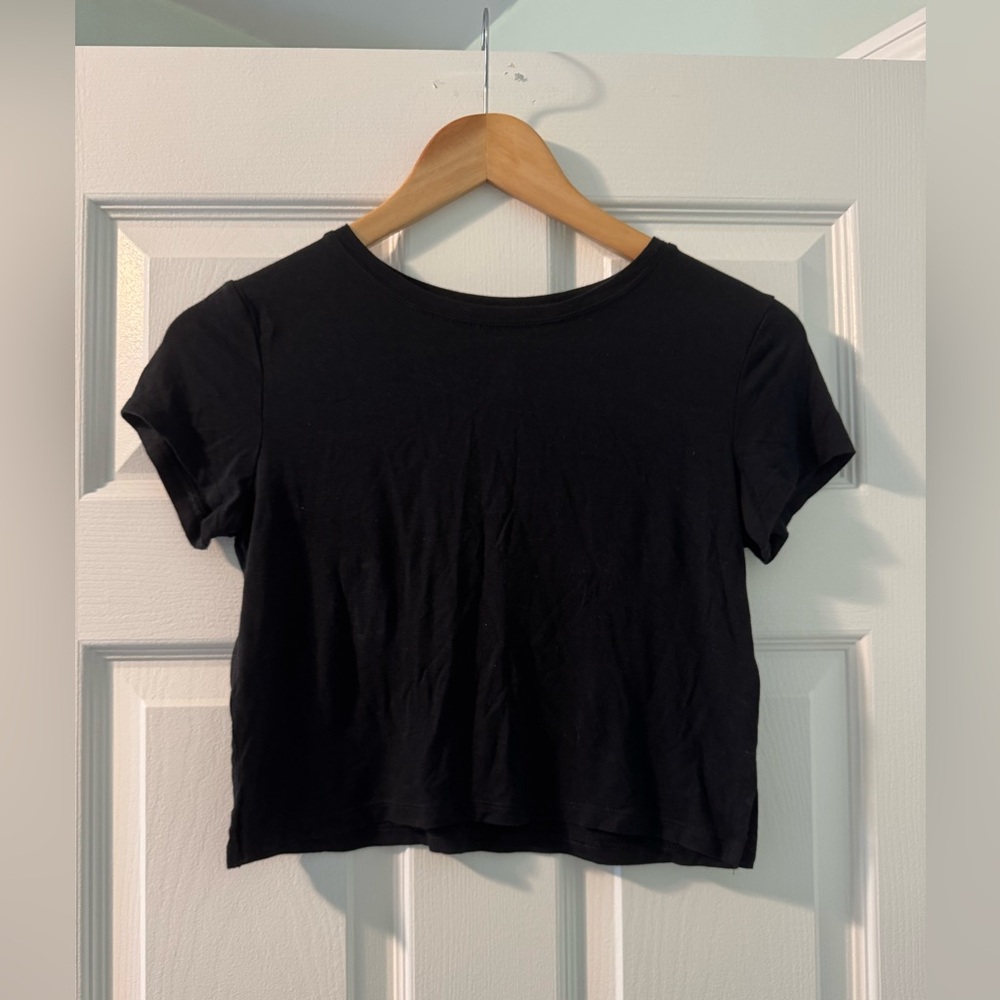 American Eagle Black Fitted Crop Tee